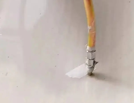 江阴瓷砖空鼓维修公司专业解答在瓷砖铺贴过程中，如果使用的砂料过粗（如全部使用了粗砂），可能会导致以下问题